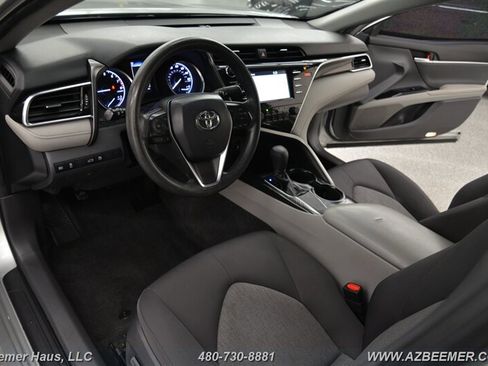 Used 2018 Toyota Camry LE image 12