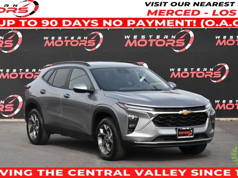 Used 2025 Chevrolet Trax LT w/ LT Convenience Package FWD image 1