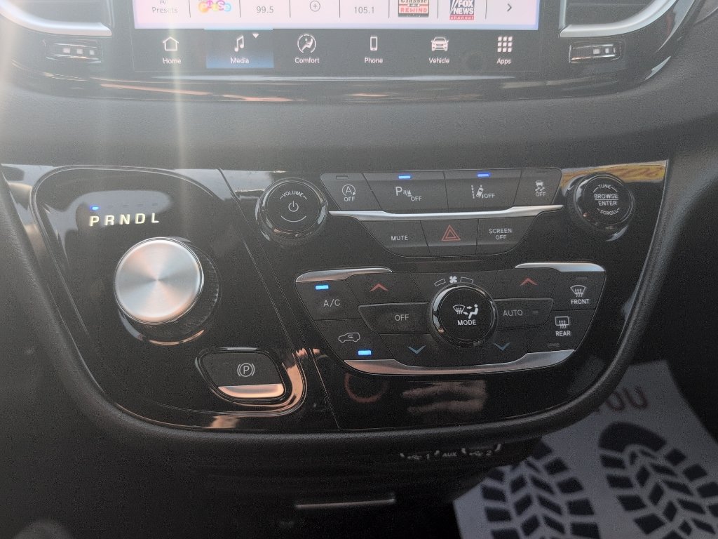 Used 2025 Chrysler Pacifica Select FWD image 28