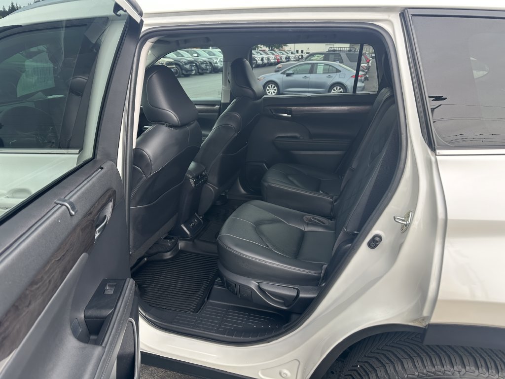 Used 2020 Toyota Highlander Platinum AWD/4WD image 14