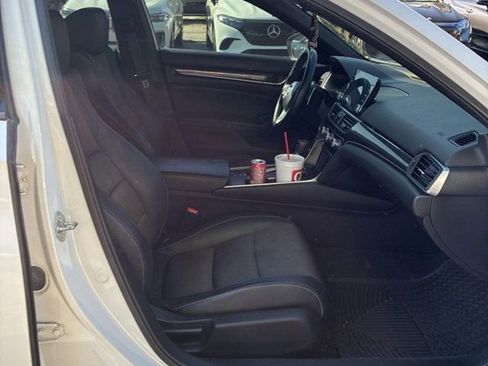 Used 2018 Honda Accord Sport image 9