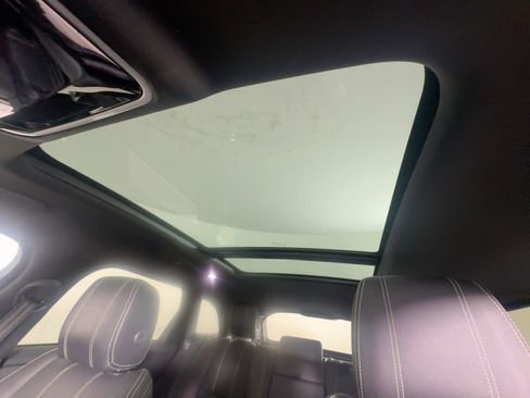 Used 2022 Land Rover Range Rover Velar R-Dynamic S image 16