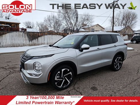 Used 2022 Mitsubishi Outlander SE image 1