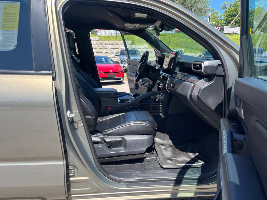 Used 2025 Toyota Tacoma TRD Sport AWD/4WD image 11