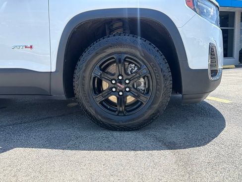 Used 2023 GMC Acadia AT4 w/ Technology Package AWD/4WD image 3