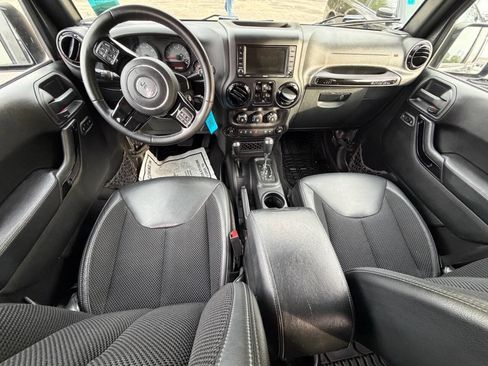 Used 2017 Jeep Wrangler Unlimited Sahara AWD/4WD image 13