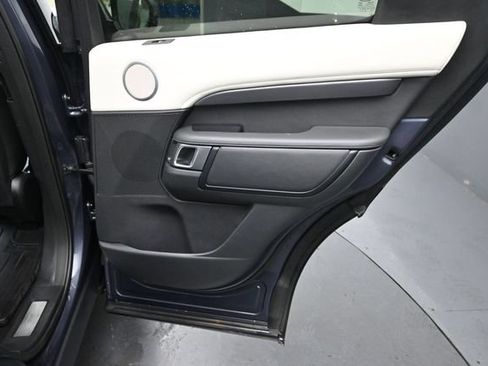 Used 2024 Land Rover Discovery Metropolitan Edition AWD/4WD image 30