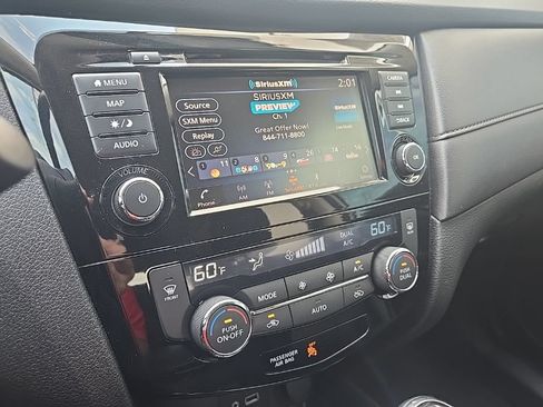 Used 2018 Nissan Rogue SV w/ Premium Package FWD image 23