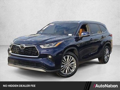 Used 2021 Toyota Highlander Platinum FWD image 1