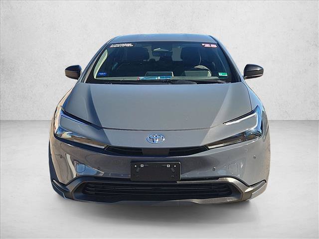 Used 2025 Toyota Prius LE AWD/4WD image 2