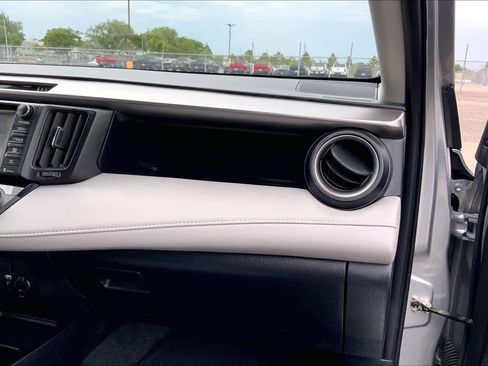 Used 2018 Toyota RAV4 XLE image 18