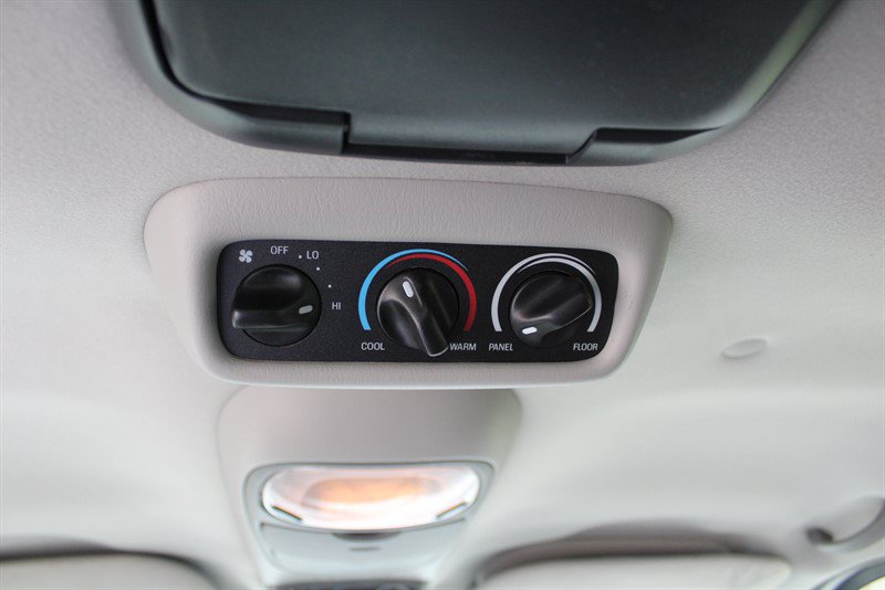 Used 2005 Ford Excursion XLT AWD/4WD image 27