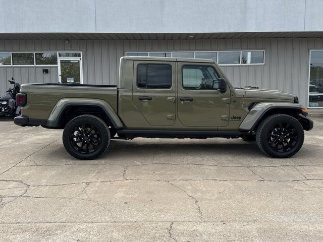 Used 2025 Jeep Gladiator Sport AWD/4WD image 2