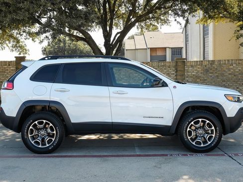Used 2022 Jeep Cherokee Trailhawk w/ Premium Leather Package image 14