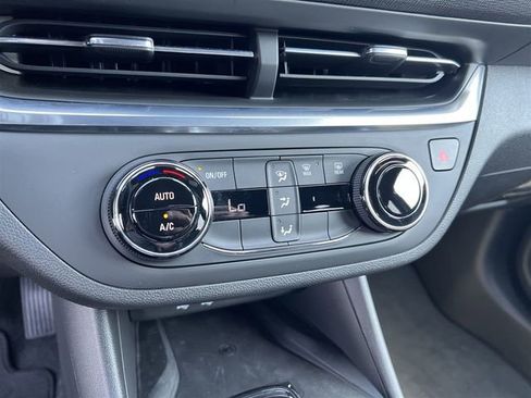 Certified 2024 Buick Envista Preferred w/ Convenience II Package image 19