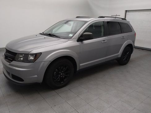 Used 2020 Dodge Journey SE w/ SE Popular Equipment Group FWD image 2