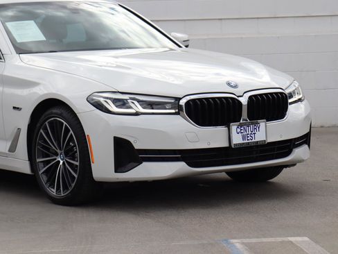 Certified 2023 BMW 530e w/ Convenience Package image 2