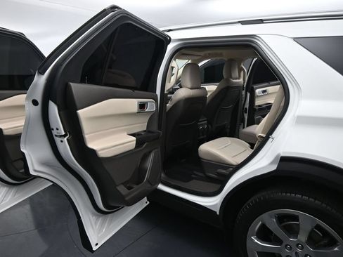Used 2020 Ford Explorer Platinum w/ Premium Technology Package AWD/4WD image 20