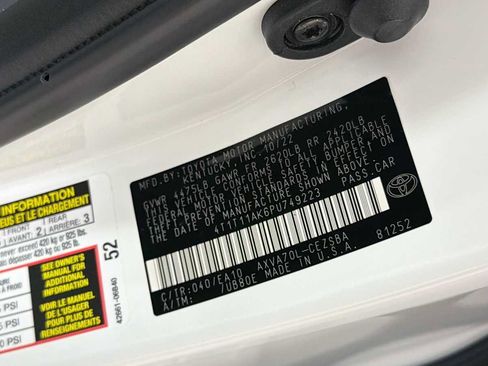 Used 2023 Toyota Camry SE w/ Cold Weather Package FWD image 11