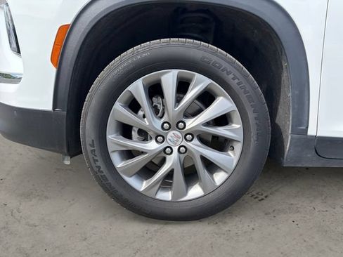 Used 2025 Buick Enclave Preferred AWD/4WD image 9