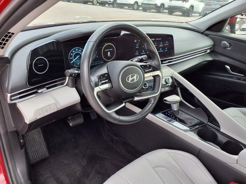 Used 2024 Hyundai Elantra Limited image 13