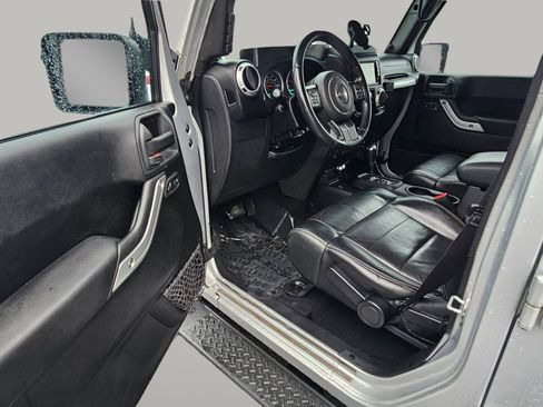 Used 2012 Jeep Wrangler Unlimited Sahara w/ Dual Top Group image 19