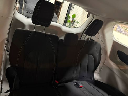 Used 2021 Chrysler Voyager L FWD image 37