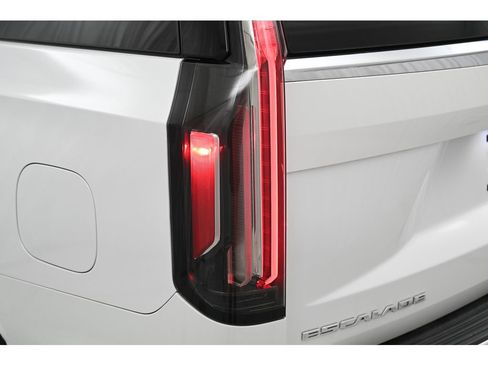 Used 2022 Cadillac Escalade Premium Luxury w/ Performance Package image 26