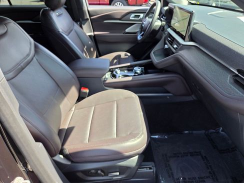 Certified 2026 Ford Explorer Platinum RWD image 16