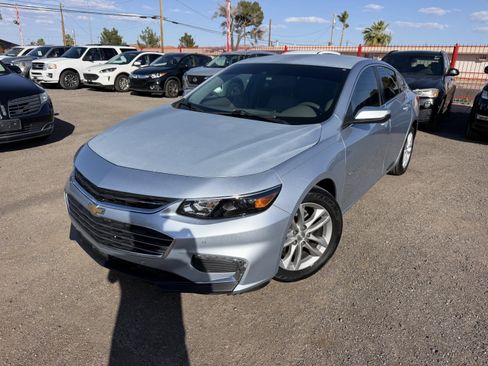 Used 2017 Chevrolet Malibu LT w/ Leather Package FWD image 1