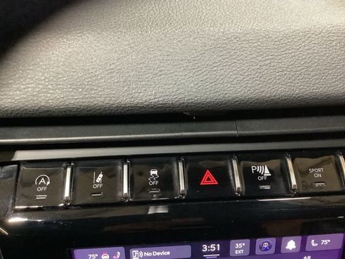 Used 2023 Jeep Grand Cherokee Altitude image 35