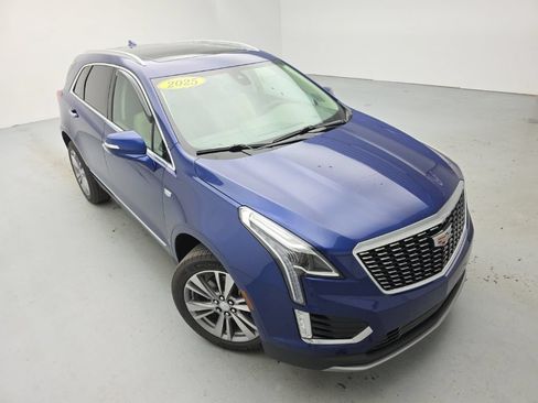 Used 2025 Cadillac XT5 Premium Luxury w/ LPO, Floor Liner Package AWD/4WD image 2