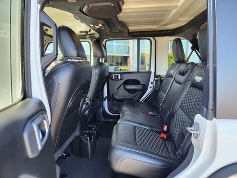 Used 2022 Jeep Wrangler Unlimited Sport image 37