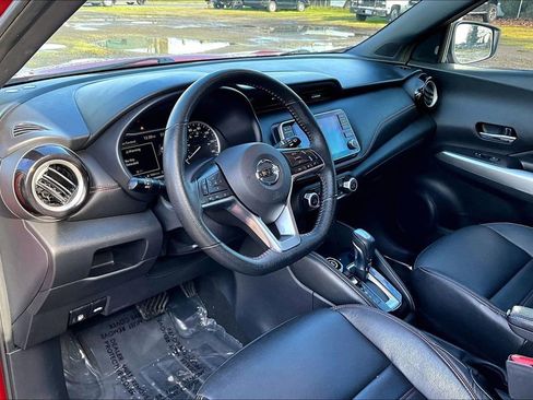 Used 2020 Nissan Kicks SR w/ SR Premium Package image 19