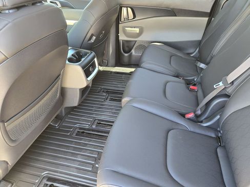 New 2026 Kia Carnival FWD image 21