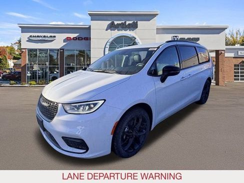 New 2026 Chrysler Pacifica Select FWD image 4