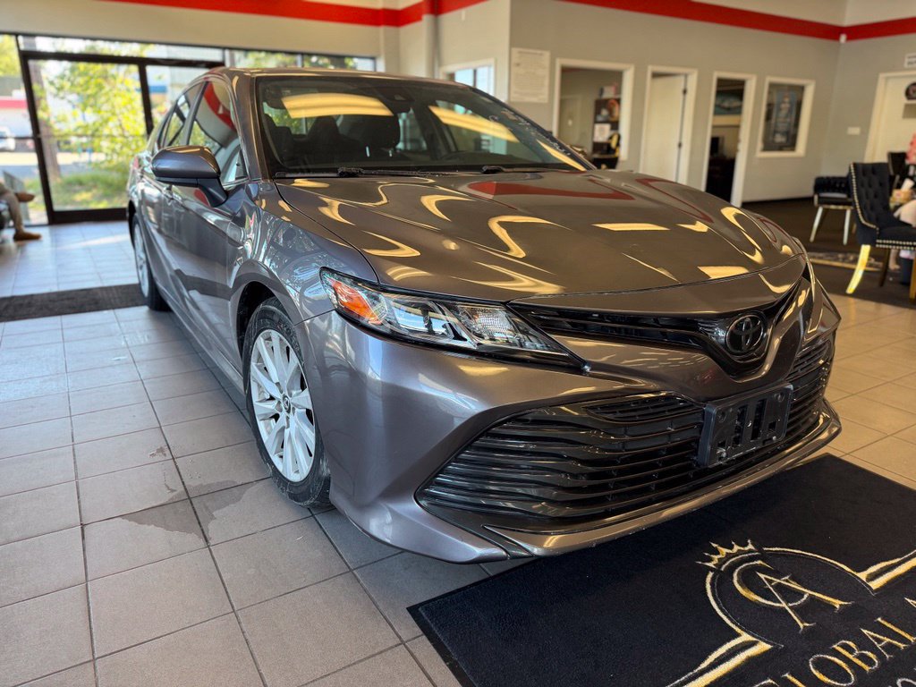 Used 2020 Toyota Camry LE FWD image 5
