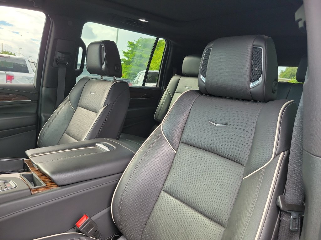 Used 2023 Cadillac Escalade ESV Premium Luxury RWD image 25