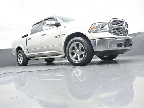 Used 2017 RAM 1500 Laramie AWD/4WD image 43