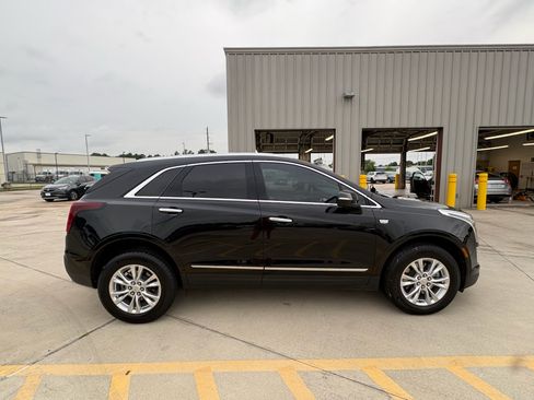 Used 2025 Cadillac XT5 Luxury w/ LPO, Floor Liner Package FWD image 9