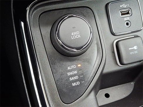 Used 2020 Jeep Compass Limited image 24