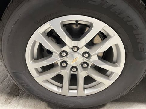 Used 2024 Chevrolet Suburban LT image 45