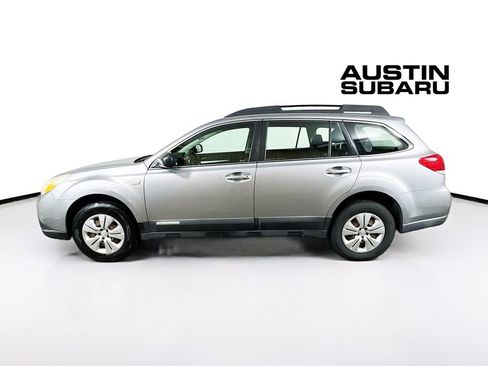 Used 2010 Subaru Outback 2.5i image 4