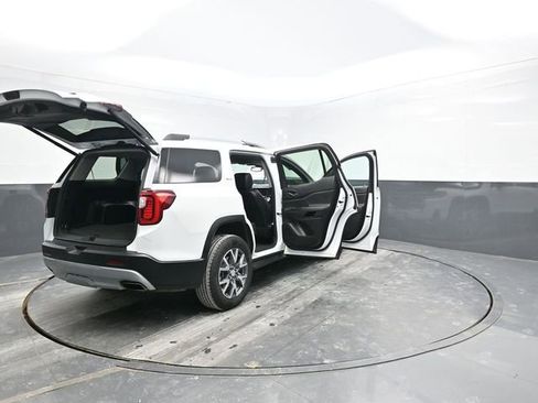 Used 2023 GMC Acadia SLT image 42