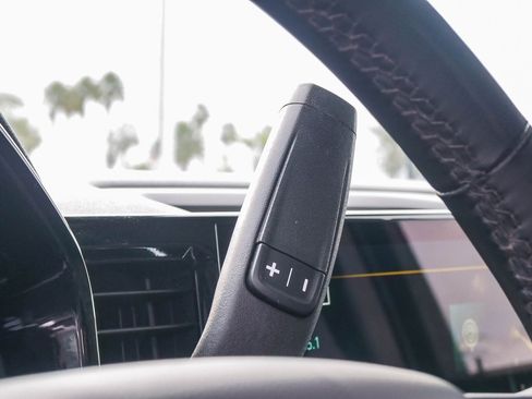 Used 2024 Chevrolet Silverado 2500 LTZ w/ LTZ Convenience Package image 18