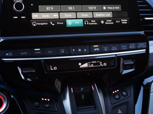 Used 2025 Honda Odyssey Elite image 32