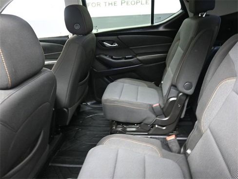 Used 2020 Chevrolet Traverse LT image 24
