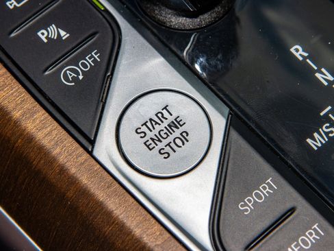 Used 2021 BMW 430i Coupe w/ M Sport Package image 26