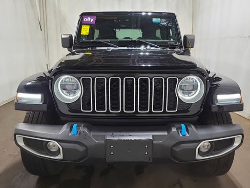 Used 2024 Jeep Wrangler Unlimited Sahara w/ Technology Group AWD/4WD image 14