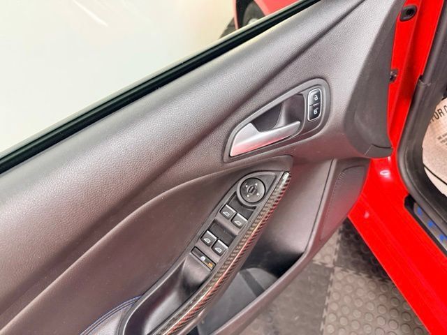 Used 2018 Ford Focus RS AWD/4WD image 24
